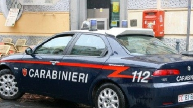 Auto dei carabinieri, forza armata che ha compiuto il blitz