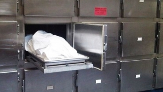 Dichiarato morto, finisce in obitorio per sbaglio.