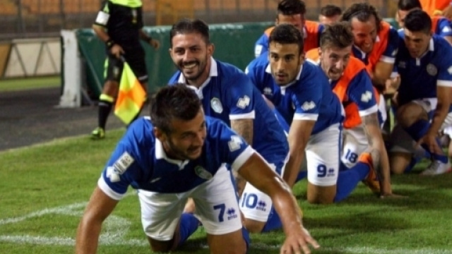 Il trenino degli andriesi dopo un gol