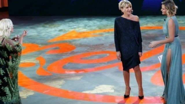 Rissa Tina e Gemma a Selfie-Le cose cambiano