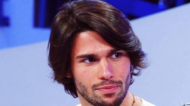 Uomini e donne: Luca Onestini comincia con il piede sbagliato, ecco la clamorosa gaffe social