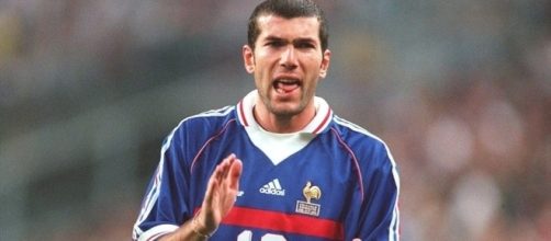 Zinedine Zidane, en un partido de la selecci&oacute;n francesa en 1998/ fifa.com