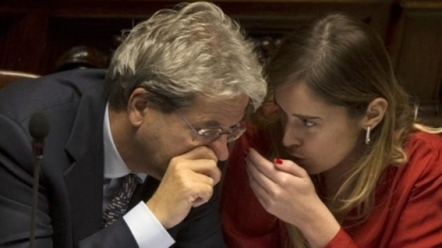 A sinistra Paolo Gentiloni, a destra Maria Elena Boschi.