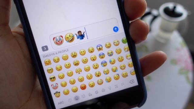 Apple, rilasciato iOS 10.2: ecco tutte le principali novit&agrave;