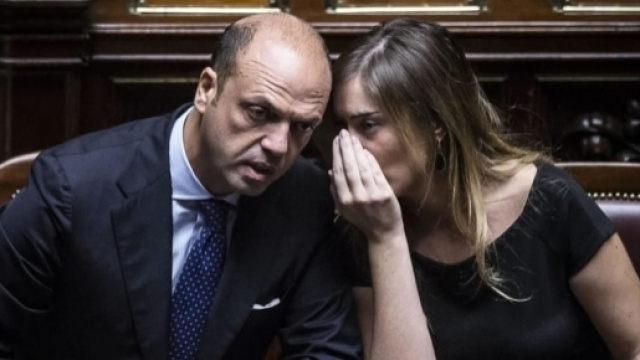 Luigi Di Maio si scaglia contro il nuovo governo con Boschi e Alfano