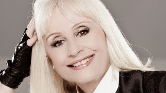 Raffaella Carr&agrave; cantante e presentatrice tv