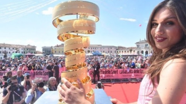 Il Trofeo Senza Fine, premio per il vincitore del Giro d'Italia