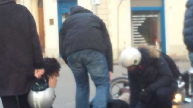 Agnese Landini urta scooter col suo Suv