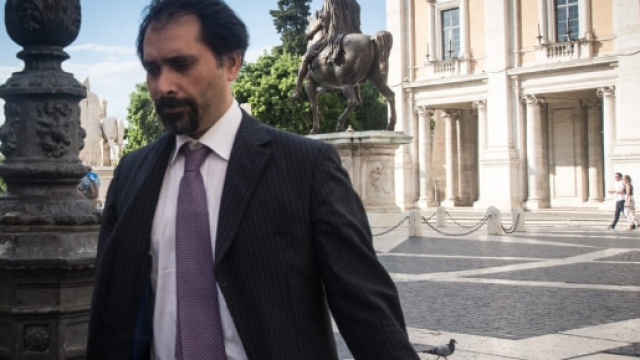 Arrestato Raffaelle Marra: il fedelissimo della Raggi in manette ... - romatoday.it