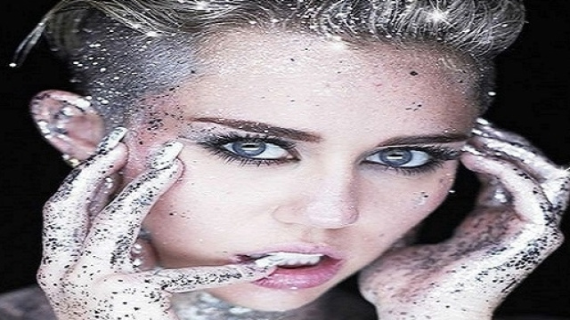 Capelli corti con strass per Capodanno 2016/2017