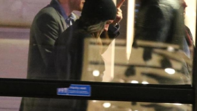 Harry e Meghan insieme foto The Sun