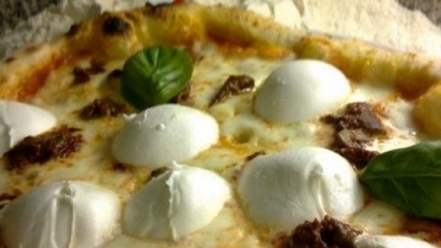 Pizza con soffritto napoletano di Gino Sorbillo