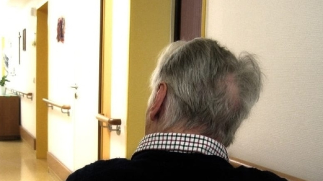 Roma, sferra pugni al padre per qualche birra.