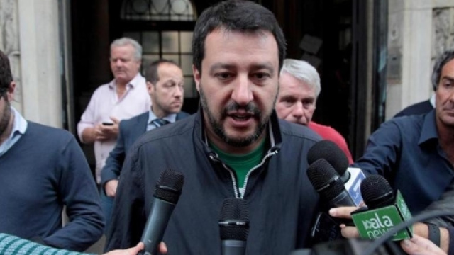 Salvini chiede le dimissioni di Virginia Raggi