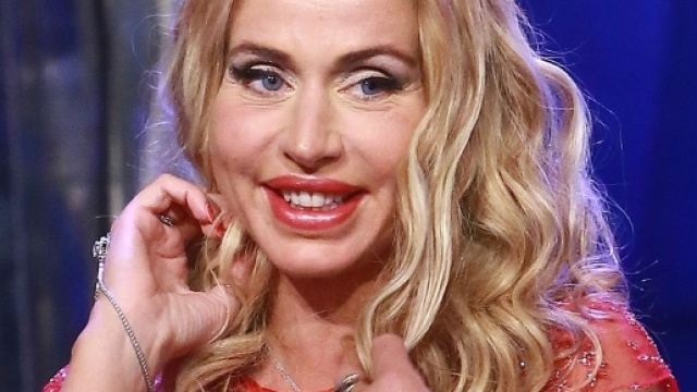 Valeria Marini smentisce il flirt con Stefano Maniscalco