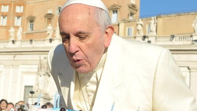 Come fare gli auguri di buon compleanno a papa Francesco - avvenire.it