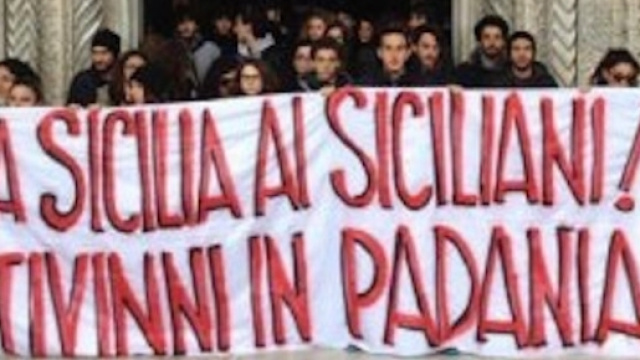Matteo Salvini in Sicilia, lo striscione di protesta degli studenti