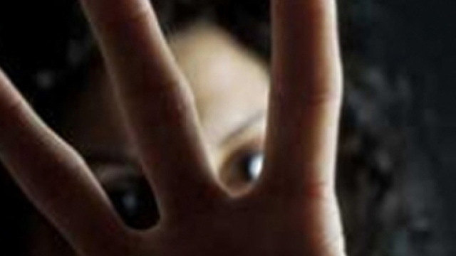 Viareggio, aggredisce compagna dell'ex fidanzato