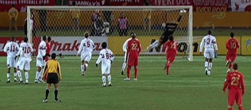 Rog&eacute;rio Ceni protagonizou o lance que ficou eternamente gravado na mem&oacute;ria dos torcedores