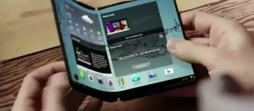 Telas dobraveis pode ser a nova tend&ecirc;ncia para smartphones. FONTE: <http://www.mbradio.com.br/noticia/>