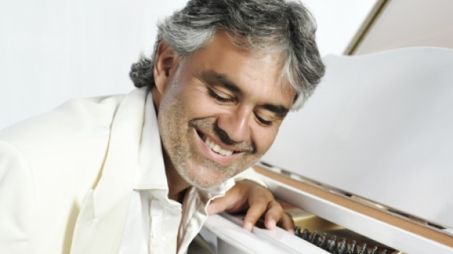 Andrea Bocelli &egrave; guarito dalla sua dipendenza dal sesso grazie alla seconda moglie.
