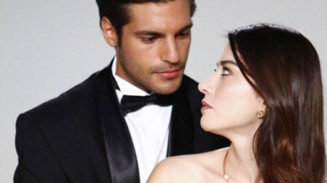 Gossip news 18/12: Ozge Gurel e Serkan Cayoglu si sposano?