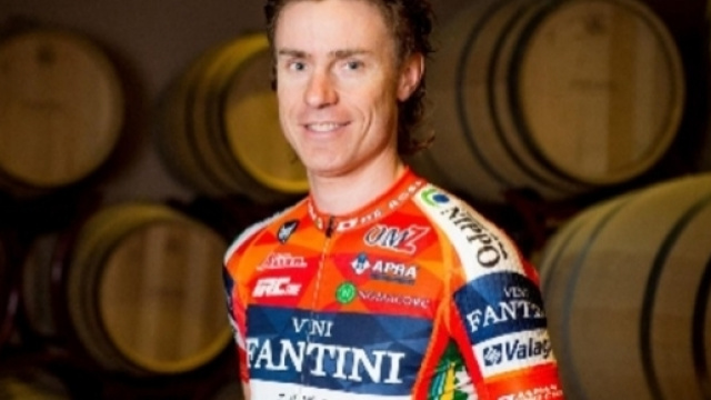 Damiano Cunego con la nuova maglia della Nippo Fantini