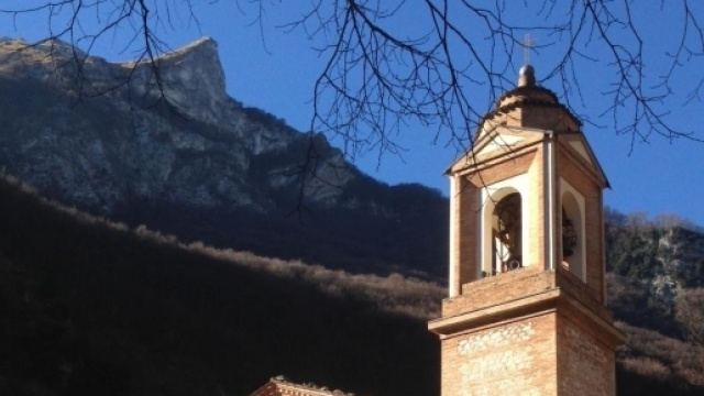 Il Santuario dell'Ambro, all'apparenza integro ma chiuso al pubblico