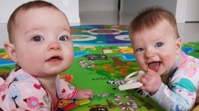 Bimbe concepite a 10 giorni di distanza ma nate nello stesso giorno: fenomeno della "superfetazione".