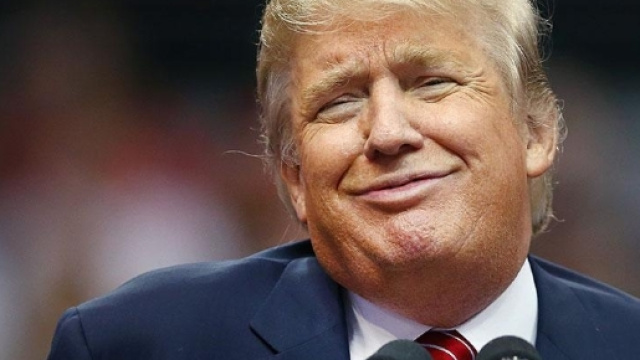 Donald Trump durante un comizio (National Review)