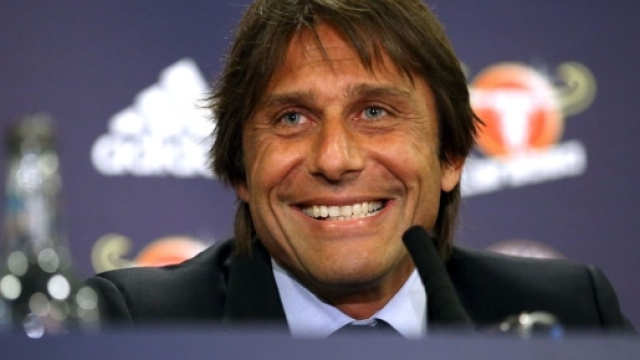 Il tecnico del Chelsea, Antonio Conte - mirror.co.uk