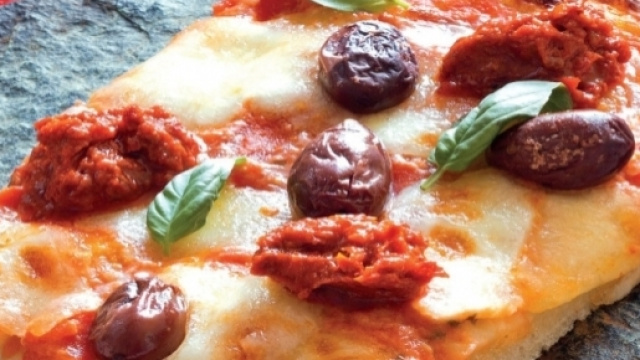 Pizza alla 'nduja di Gino Sorbillo