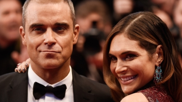 Robbie Williams, Ayda Field confessa di fingere sotto le lenzuola