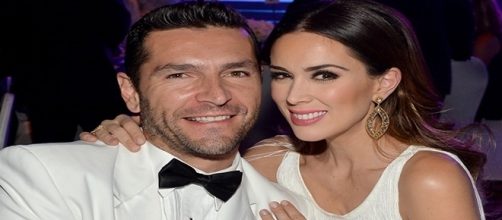 Jacqueline Bracamontes e o piloto Mart&iacute;n