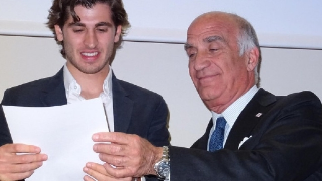 Antonio Giovinazzi insieme al presidente dell'Aci, Angelo Sticchi Damiani.