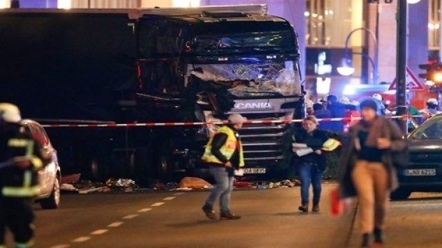 Attentato terroristico nel centro di Berlino. 9 morti e oltre 50 feriti