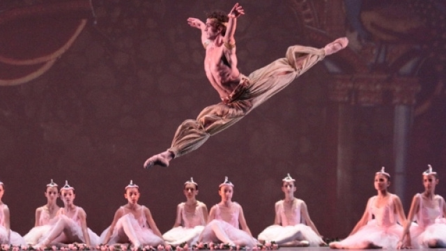 Il Teatro San Carlo di Napoli apre anche quest'anno le porte agli allievi danzatori