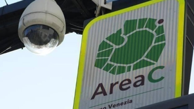 Area C Milano sospesa per le festivit&agrave; di Natale