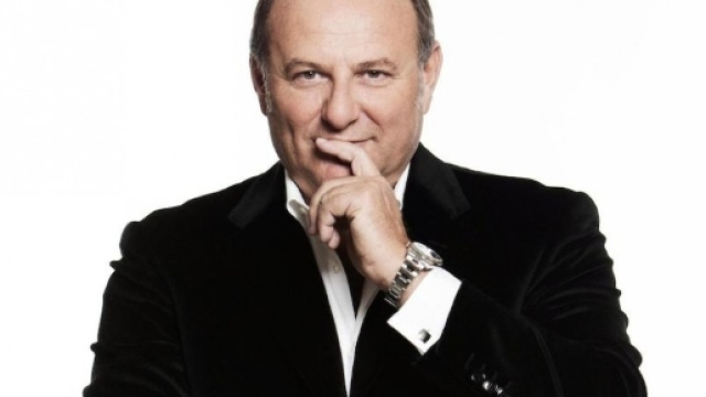Gerry Scotti: al timone di House Party puntata 3, la biografia - panorama.it