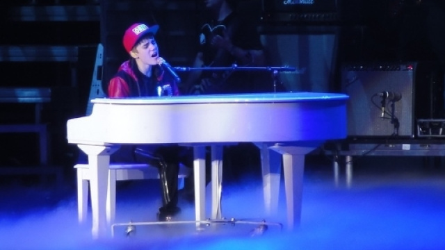 Justin Bieber in concerto. La baby-star di Internet &egrave; il pi&ugrave; ricco Under 30