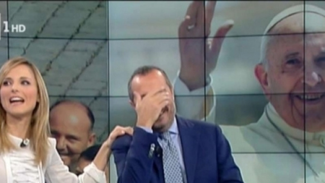 Papa Francesco telefona a Uno Mattina