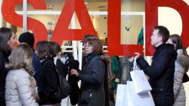 Sconti prima della fine del periodo natalizio? Multa per il negoziante che li fa