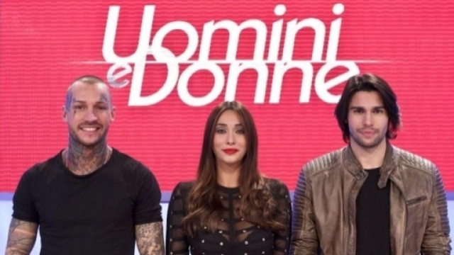 Uomini e Donne, anticipazioni gennaio 2017: quando ricomincia dopo le feste natalizie?