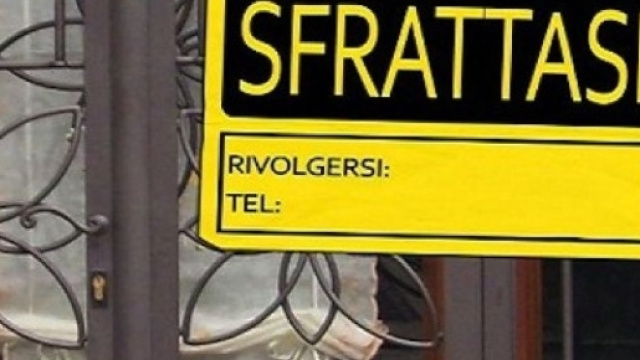 Sfratti dalle case popolari: la Giunta Raggi d&agrave; l'ultimatum alle famiglie romane.