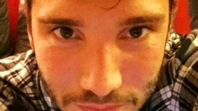 Stefano De Martino: tenerezze con una ragazza misteriosa.