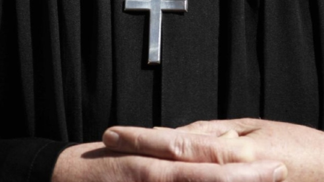 Prete favoreggiamento prostituzione