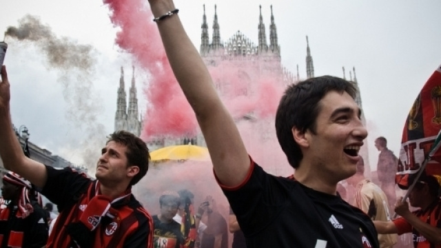 18&deg; scudetto del Milan: foto della festa in piazza Duomo