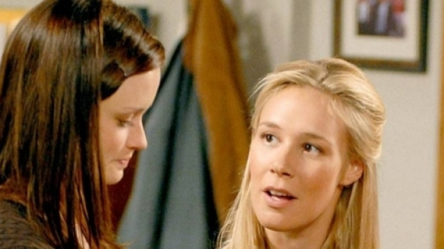 Paris Geller Is Returning to 'Gilmore Girls' Reboot: Liza Weil ... - lockerdome.com