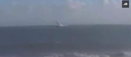 Testemunha ressaltou que objeto tamb&eacute;m emitia uma nuvem em torno dele (sanju saha/Daily Motion)