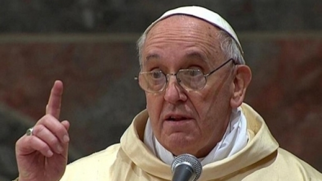 Papa Francesco: 'La mondanit&agrave; ha preso in ostaggio il Natale, liberiamolo!'